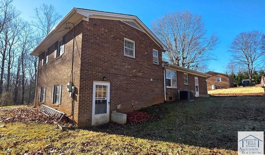 305 Longview Dr, Bassett, VA 24055 - 3 Beds, 2 Bath