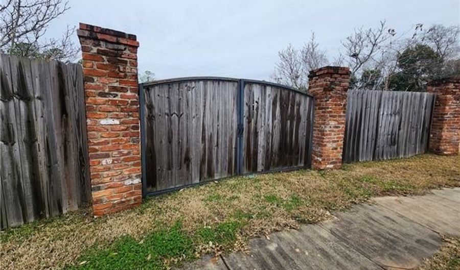 6001 STONEGATE Dr, Alexandria, LA 71303 - 0 Beds, 0 Bath
