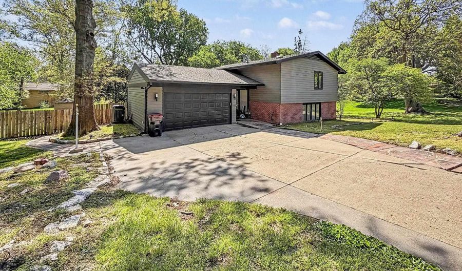 1520 S 3rd Ave, Beatrice, NE 68310 - 4 Beds, 4 Bath