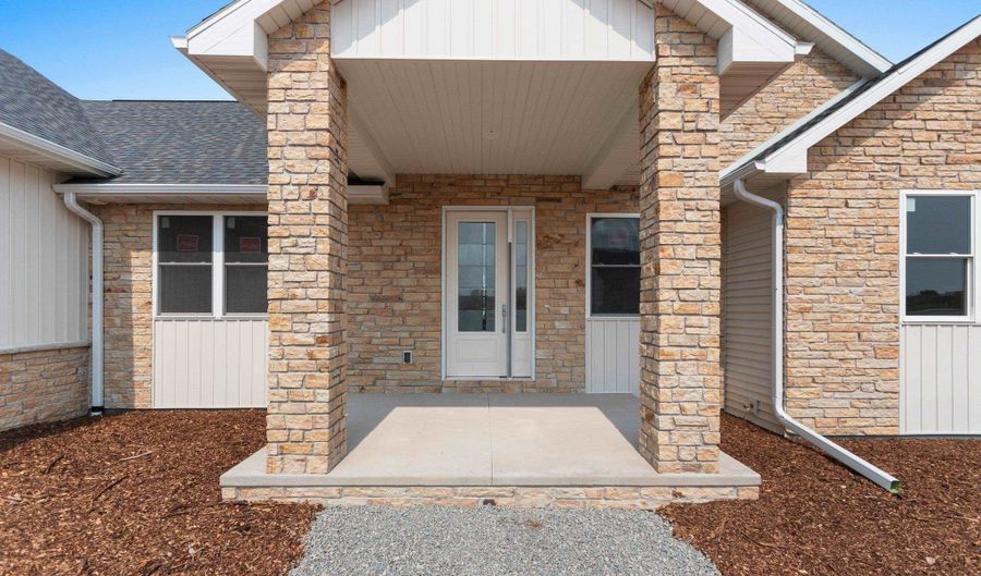 266 E SWEETWATER Way, Appleton, WI 54913 - 4 Beds, 3 Bath
