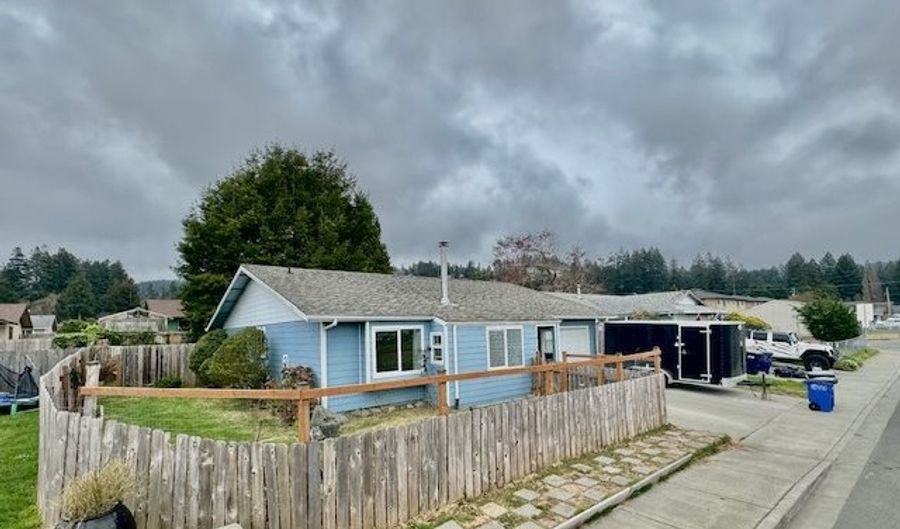 614 RANSOM Ave, Brookings, OR 97415 - 3 Beds, 2 Bath