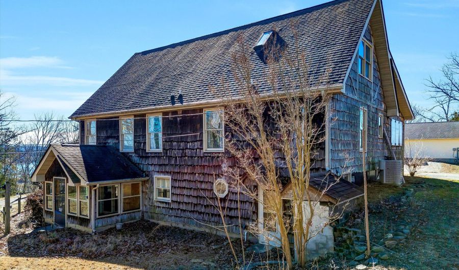 422 Crosby Dr, Bean Station, TN 37708 - 3 Beds, 4 Bath