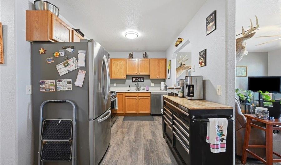 322 Summit St, Belle Fourche, SD 57717 - 3 Beds, 2 Bath