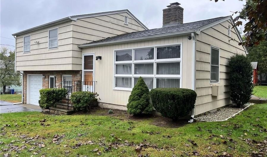 2 Cobble Hill Rd, Lincoln, RI 02865 - 3 Beds, 2 Bath