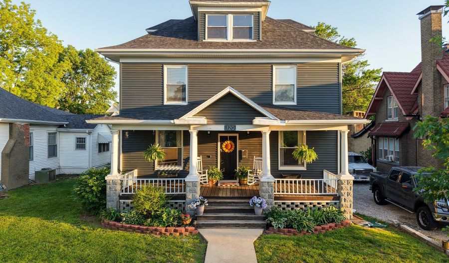 120 W Locust St, Aurora, MO 65605 - 4 Beds, 2 Bath