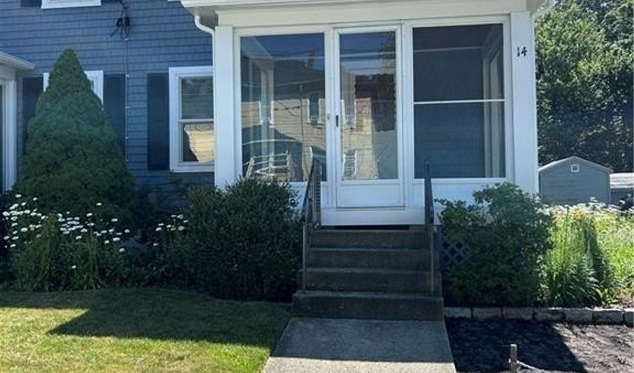 14 Woodland Ct, Lincoln, RI 02865 - 2 Beds, 1 Bath