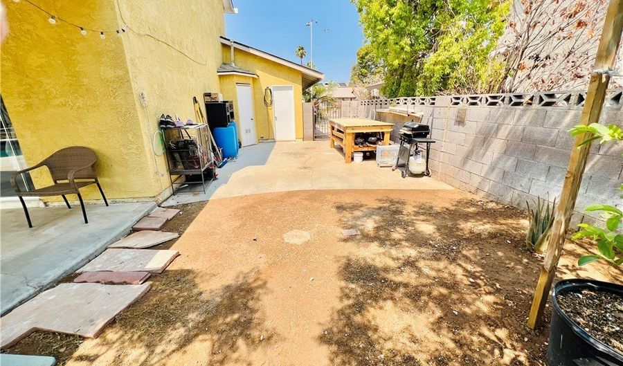 421 Courtney Ln, Las Vegas, NV 89107 - 5 Beds, 3 Bath