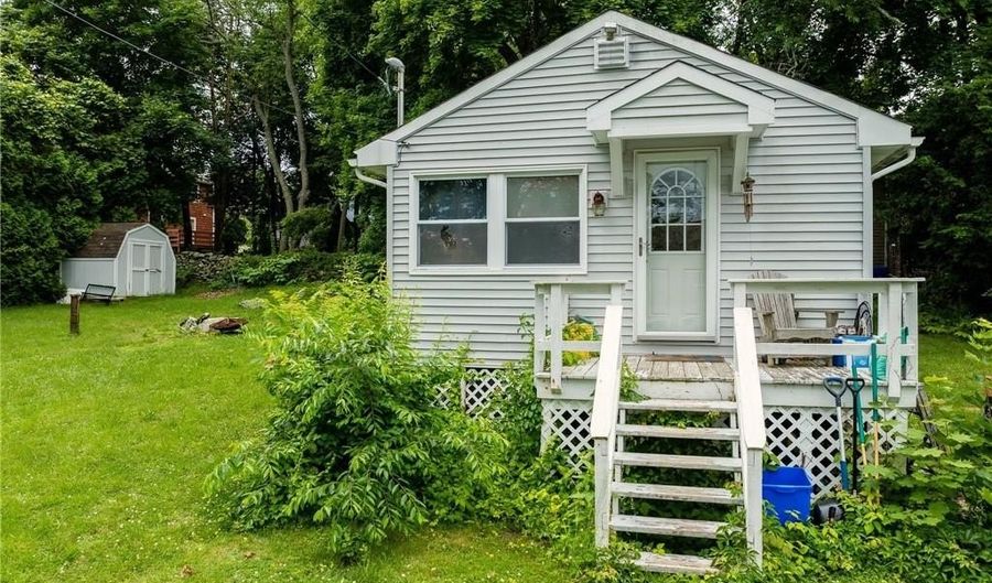 7 Broadview Ave, Bristol, RI 02809 - 1 Beds, 1 Bath