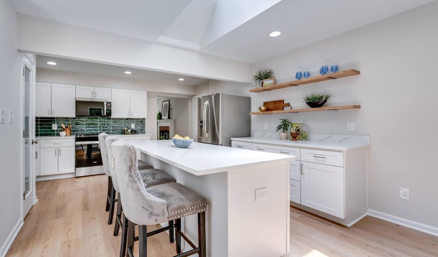 8702 PAPPAS Way, Annandale, VA 22003 - 4 Beds, 3 Bath