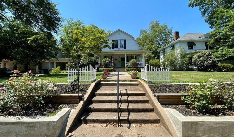 603 N Main St, Abbeville, SC 29620 - 3 Beds, 3 Bath