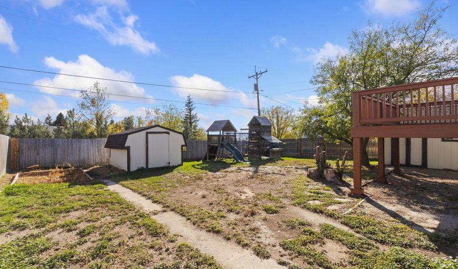 521 MONTCLAIR Dr, Cheyenne, WY 82009 - 3 Beds, 2 Bath