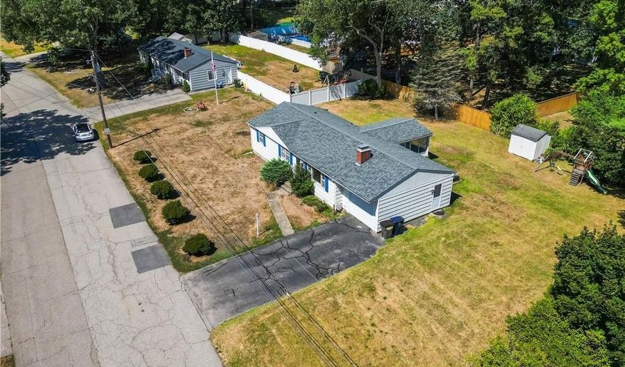186 Heritage Rd, North Kingstown, RI 02852 - 3 Beds, 2 Bath