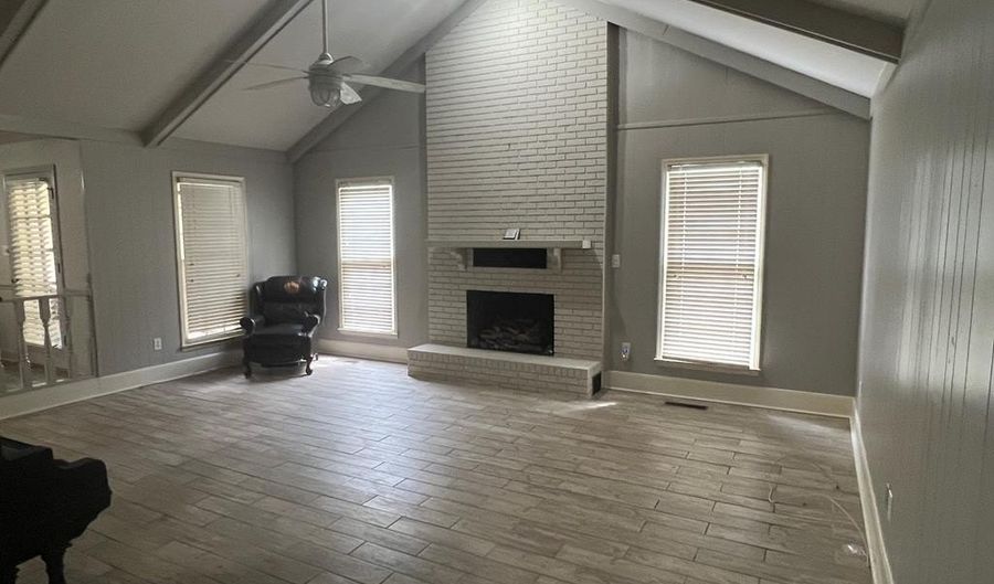 808 BEECHWOOD Dr, Albany, GA 31721 - 3 Beds, 3 Bath