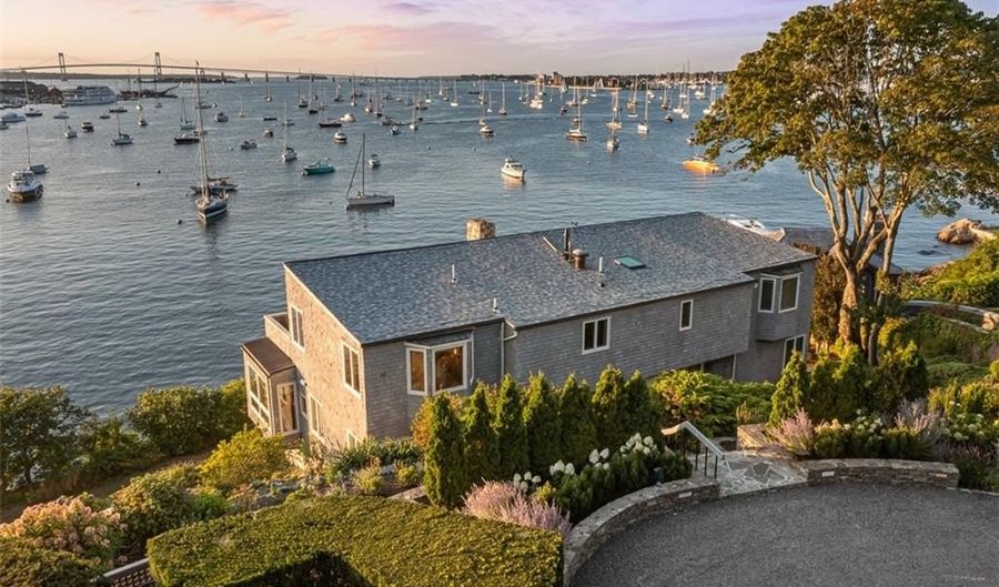 127 Harrison Ave 10, Newport, RI 02840 - 4 Beds, 4 Bath