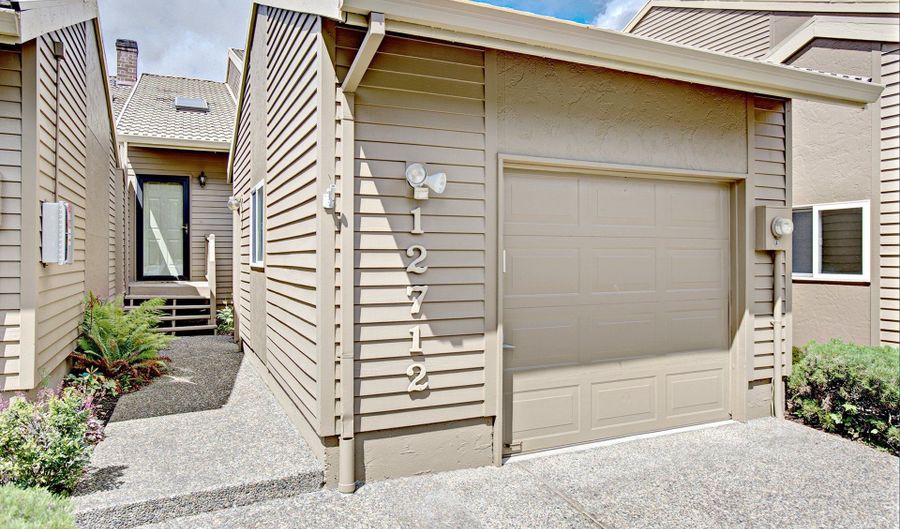 12712 SW BARBERRY Dr, Beaverton, OR 97008 - 2 Beds, 2 Bath