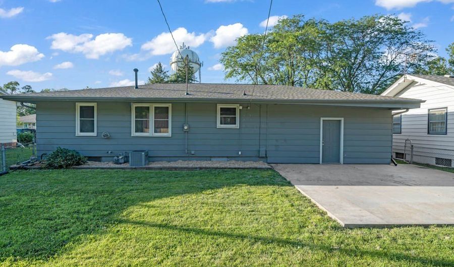 1515 Chance Ct, Adel, IA 50003 - 4 Beds, 2 Bath
