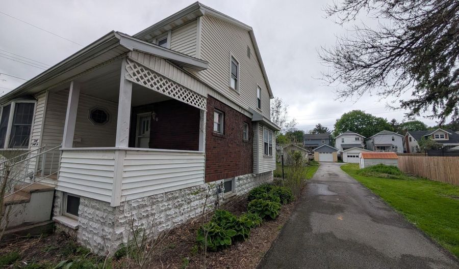 2022 Pleasant Valley Blvd, Altoona, PA 16602 - 3 Beds, 1 Bath