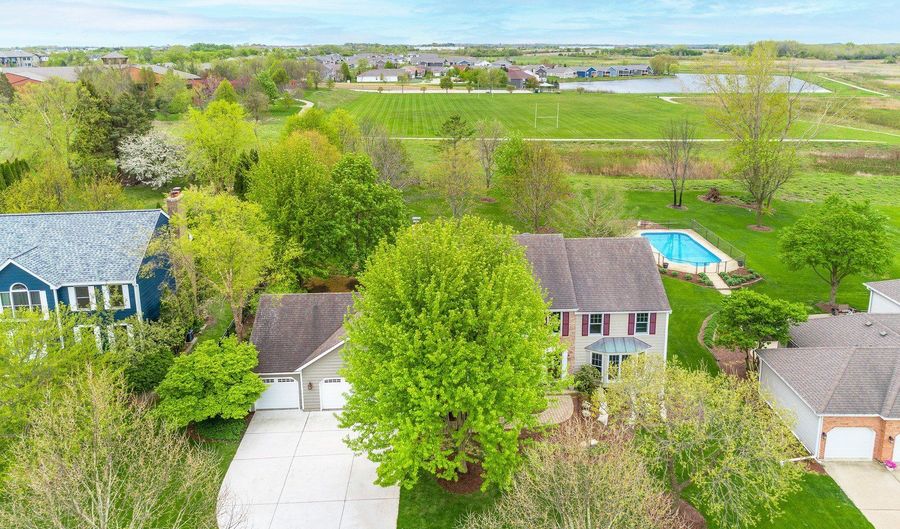 3025 Woods Creek Ln, Algonquin, IL 60102 - 4 Beds, 4 Bath