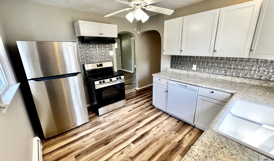 421 E 36th St, Anderson, IN 46013 - 3 Beds, 1 Bath