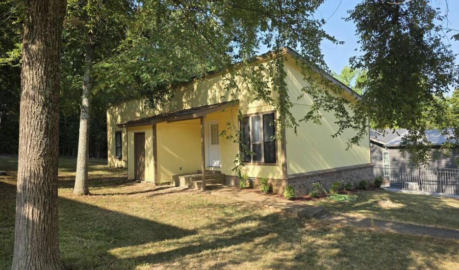 405 Hawkins St, Batesville, AR 72501 - 3 Beds, 2 Bath