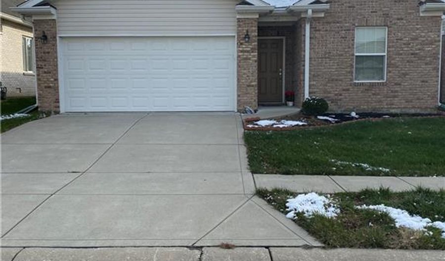 927 Hildebrand Dr, Indianapolis, IN 46217 - 3 Beds, 2 Bath