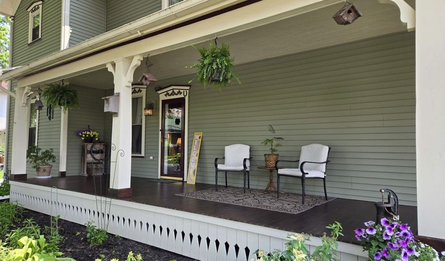 702 S Van Buren St, Auburn, IN 46706 - 3 Beds, 2 Bath