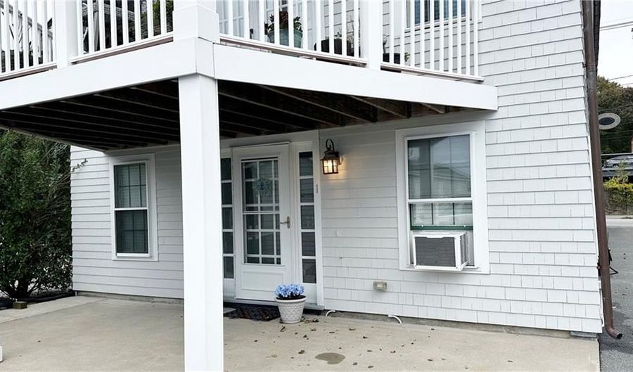 227 Thames St 1, Bristol, RI 02809 - 2 Beds, 1 Bath