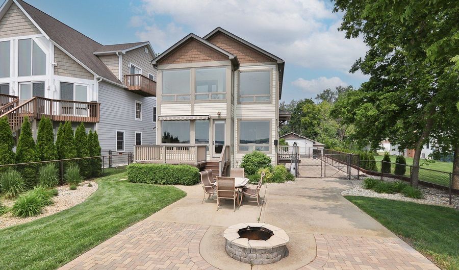 38383 N Drexel Blvd, Antioch, IL 60002 - 3 Beds, 3 Bath
