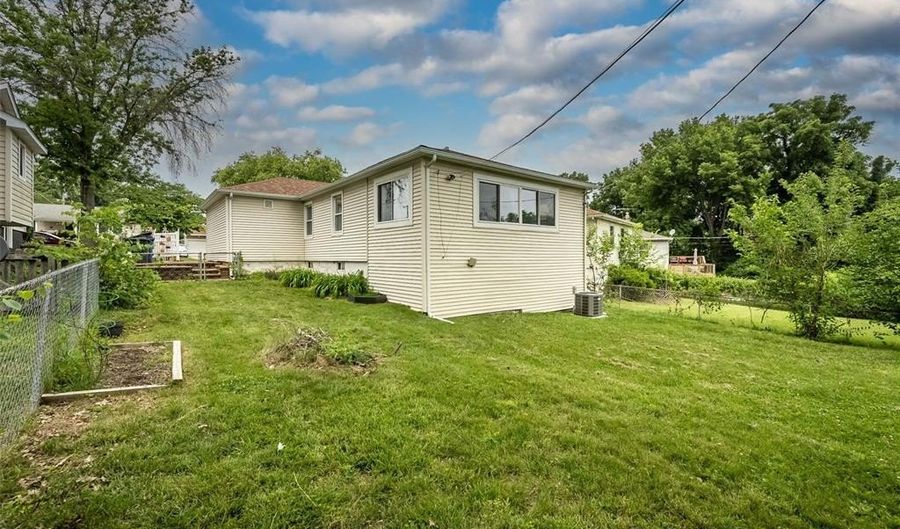 9305 Cloverhurst Dr, Affton, MO 63123 - 3 Beds, 1 Bath