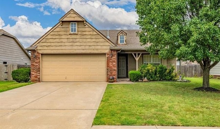 3206 Debbie Ln, Bartlesville, OK 74006 - 3 Beds, 2 Bath