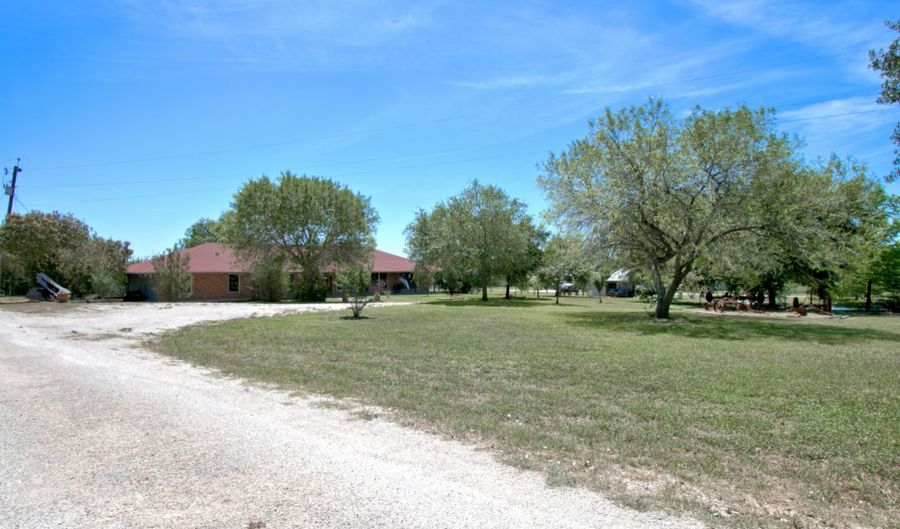 117 Ranch Rd, Adkins, TX 78101 - 3 Beds, 2 Bath