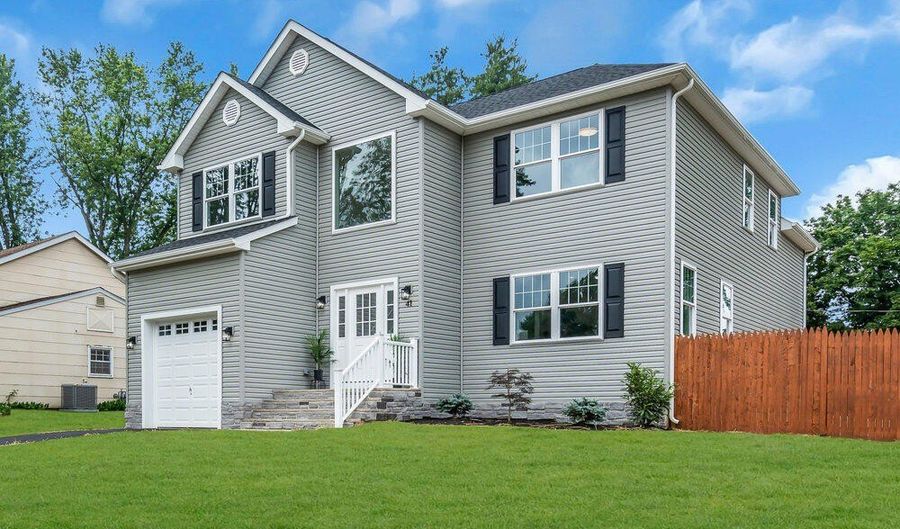 41 Avondale Ln, Aberdeen, NJ 07747 - 4 Beds, 3 Bath