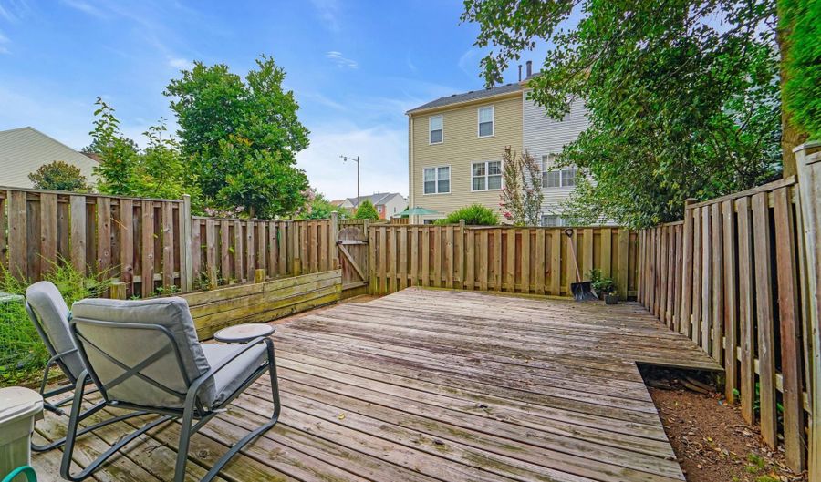 7930 PEYTON FOREST Trl, Annandale, VA 22003 - 4 Beds, 4 Bath