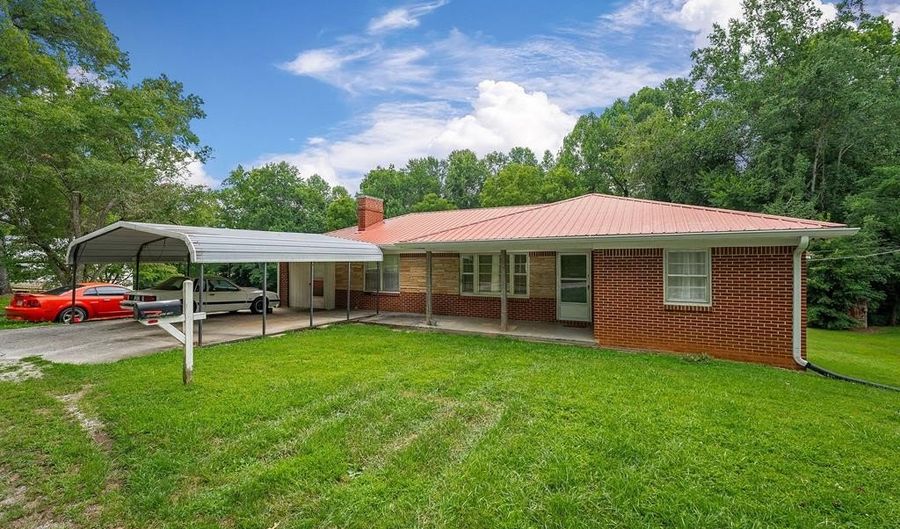 121 Pat Carr Ln, Alpine, TN 38543 - 3 Beds, 2 Bath