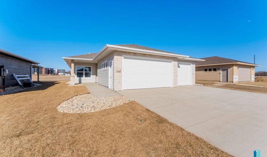 2316 E Tinley St, Brandon, SD 57005 - 2 Beds, 2 Bath