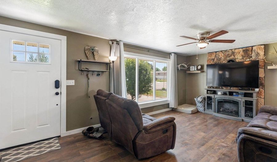 494 Hillcrest Ave, American Falls, ID 83211 - 4 Beds, 2 Bath
