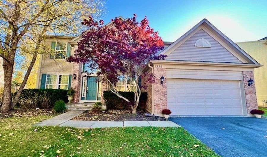 1328 Blue Heron Cir, Antioch, IL 60002 - 5 Beds, 3 Bath