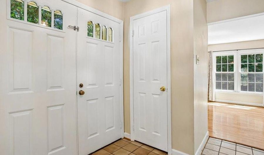 5194 KIMSCOTT Ct, Annandale, VA 22003 - 3 Beds, 4 Bath