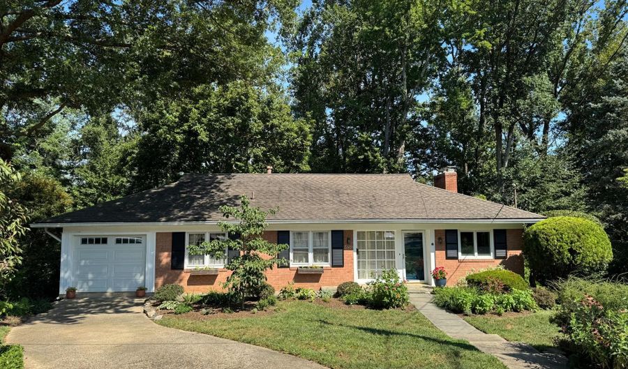 3818 N RIDGEVIEW Rd, Arlington, VA 22207 - 4 Beds, 3 Bath