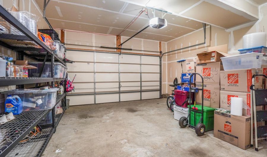 41443 CARRIAGE HORSE Dr, Aldie, VA 20105 - 5 Beds, 5 Bath