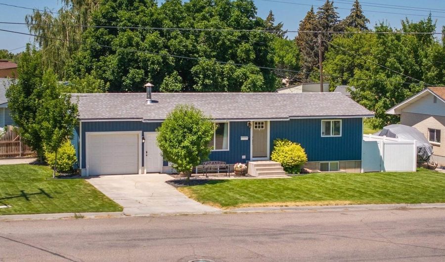 494 Hillcrest Ave, American Falls, ID 83211 - 4 Beds, 2 Bath