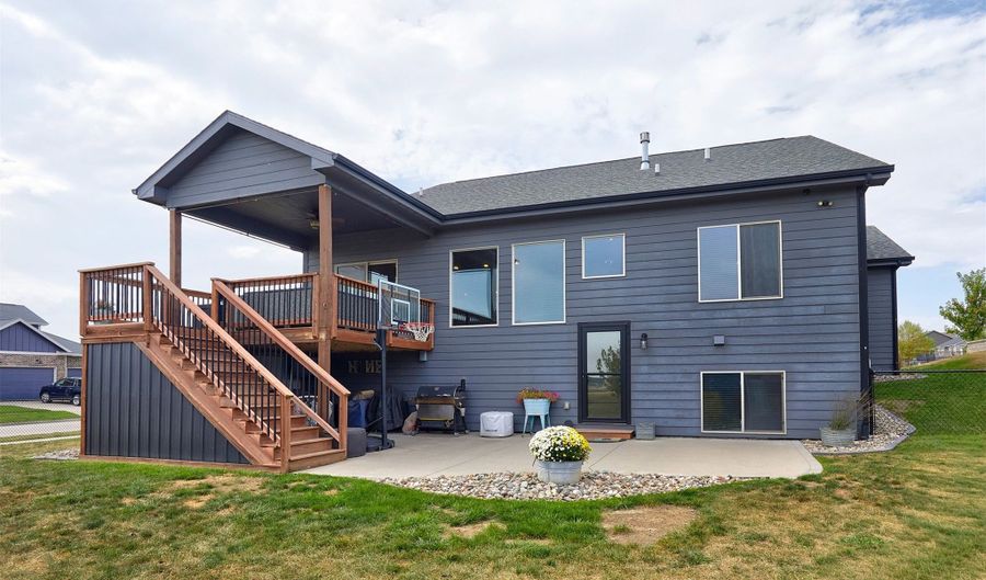 1417 S 11th St, Adel, IA 50003 - 5 Beds, 3 Bath