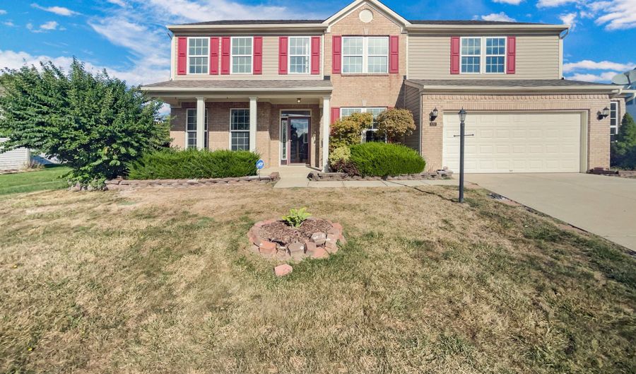 8358 Balmoral Dr, Avon, IN 46123 - 5 Beds, 3 Bath