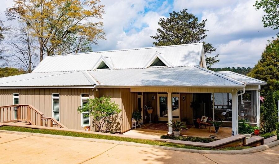 376 Lakeview Dr, Abbeville, AL 36310 - 4 Beds, 3 Bath