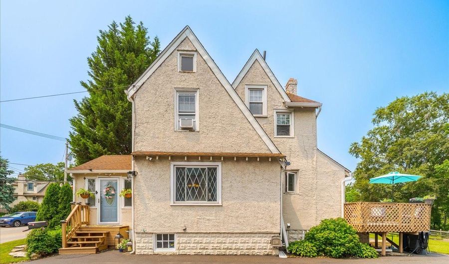 1086 EDGE HILL Rd, Abington, PA 19001 - 4 Beds, 2 Bath