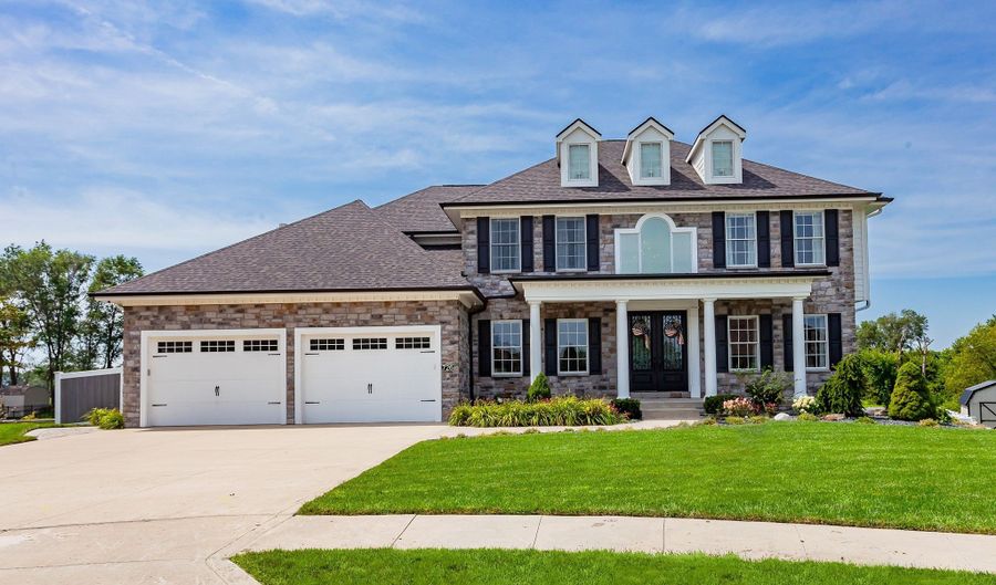 726 Stonegate Ct SW, Altoona, IA 50009 - 4 Beds, 5 Bath