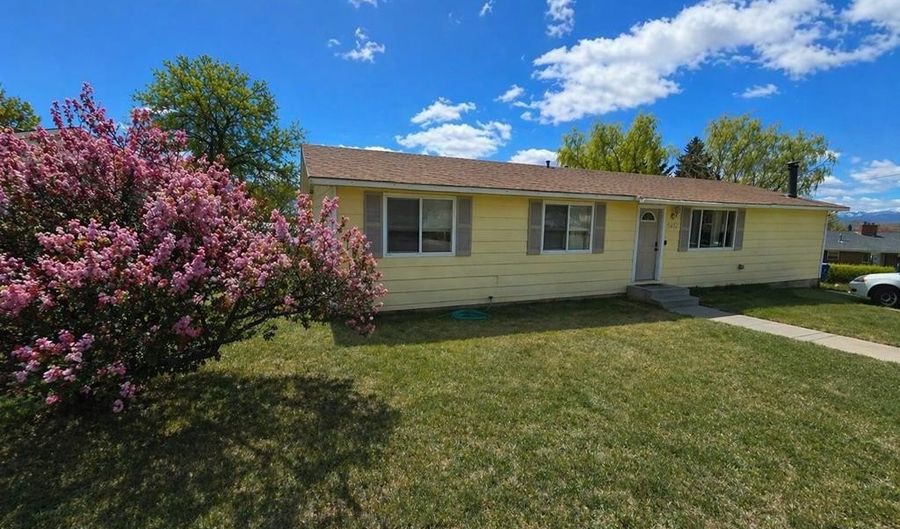 453 Yvonne St, Arco, ID 83213 - 3 Beds, 1 Bath