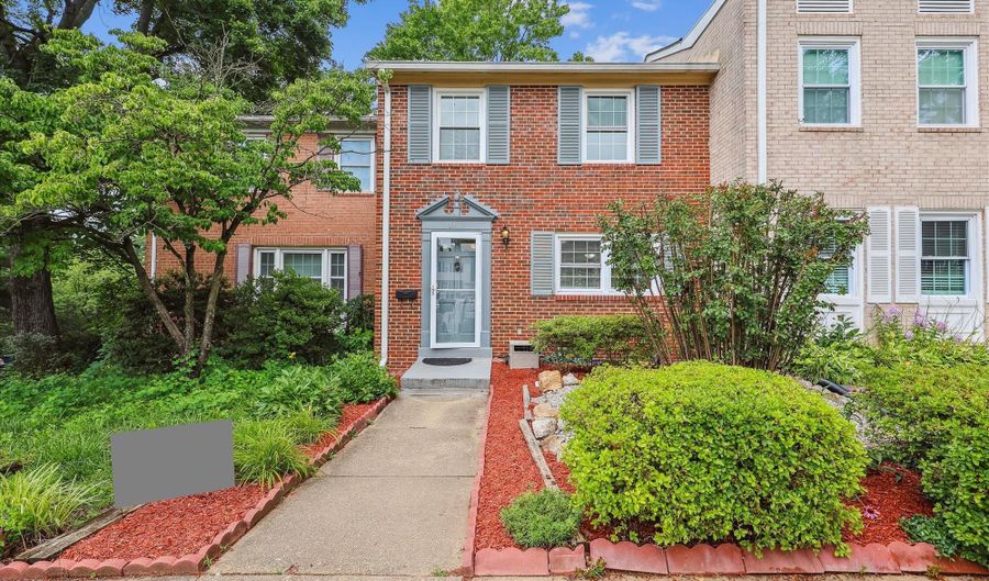 8366 GLASTONBURY Ct, Annandale, VA 22003 - 3 Beds, 3 Bath