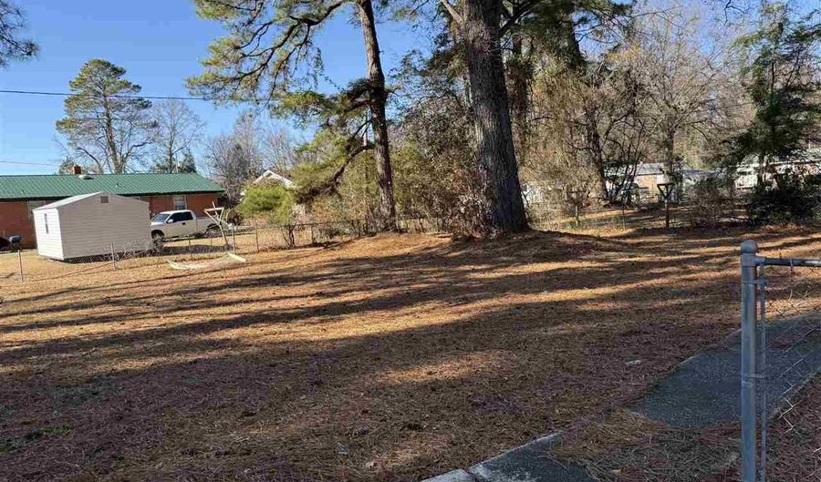 601 Grace St, Bennettsville, SC 29512 - 3 Beds, 1 Bath