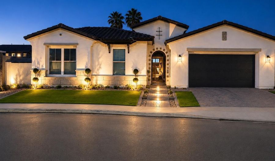 2080 E AQUARIUS Pl, Chandler, AZ 85249 - 4 Beds, 3 Bath